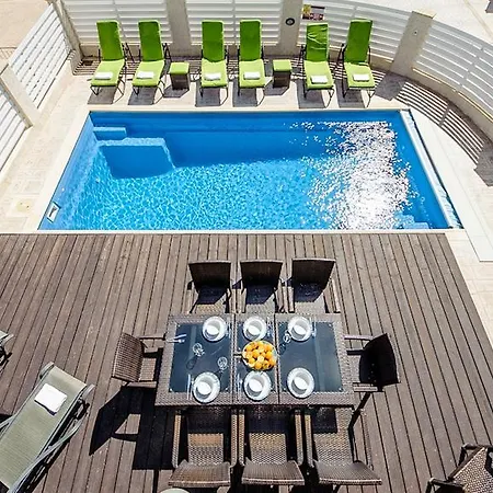 Oceanview 024 פרוטאראס